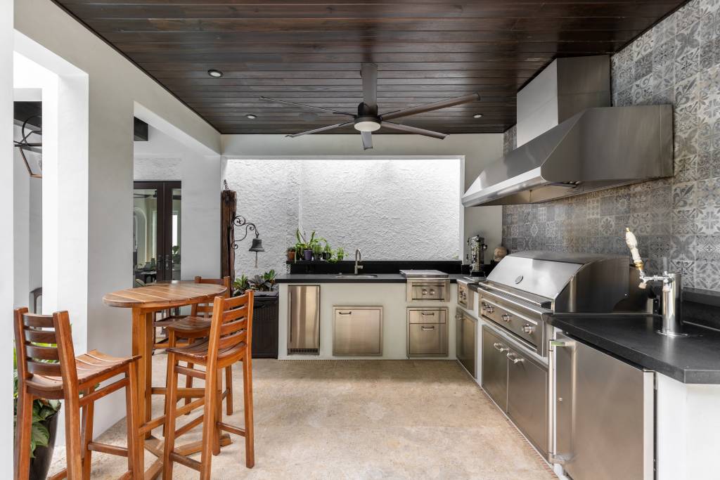 luxury outdoor grill design that takes into account essential A stunningly modern, luxury outdoor grill design that takes into account essential, thoughtful design elements.