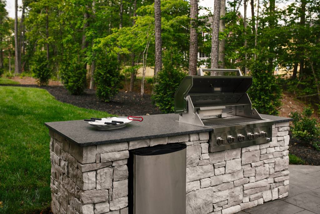 Working with limited space? Here’s an excellent, simple outdoor grill station design that showcases the tips and tricks outlined in our blog for workflow.